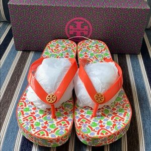 PRINTED CARVED-WEDGE FLIP-FLOP